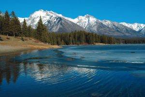 rocky mountains around lake minnewanka